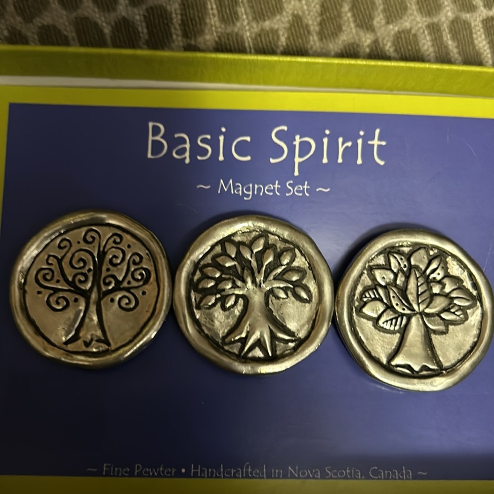 Magnets - Picture 2 of 3
